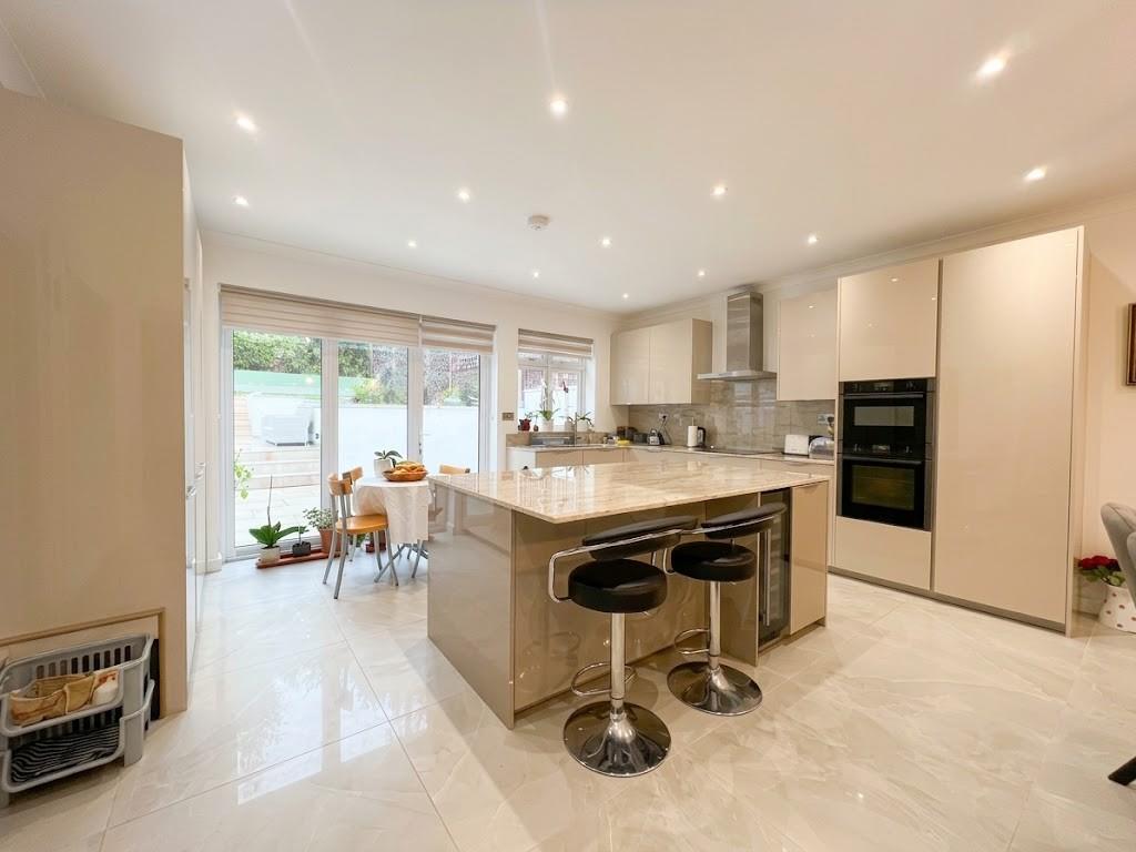 Highview Gardens, Edgware, HA8, Edgware